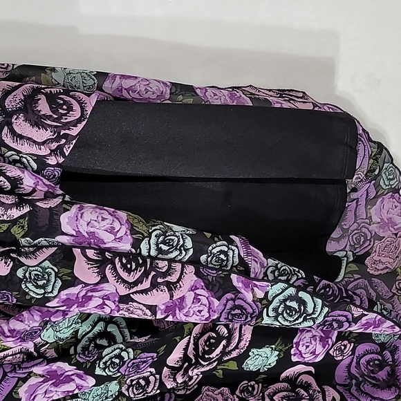 NWT LuLaRoe Lola Skirt size 2XL Floral Print on Black Background - Picture 3 of 6